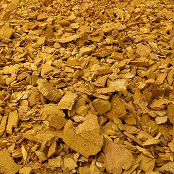 Pakovanje žutog dekorativnog malča od 50 litara za zastiranje biljaka i uređenje dvorišta