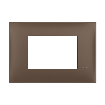 Slika Bticino Classia okvir 3M za doznu 503E/BP503N meka zemlja (braon) RAL 8025 R4803TF